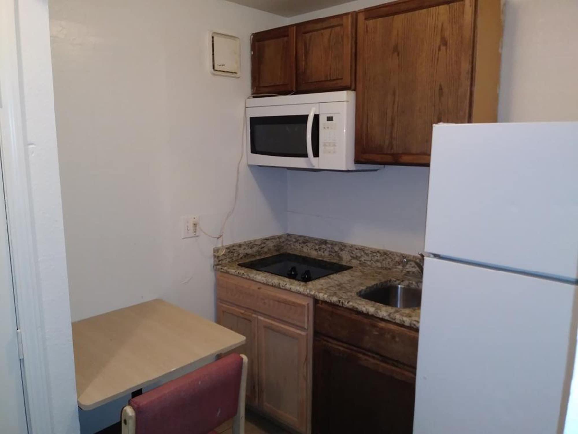 Americas Value Inn- Airport/grand Street Motel