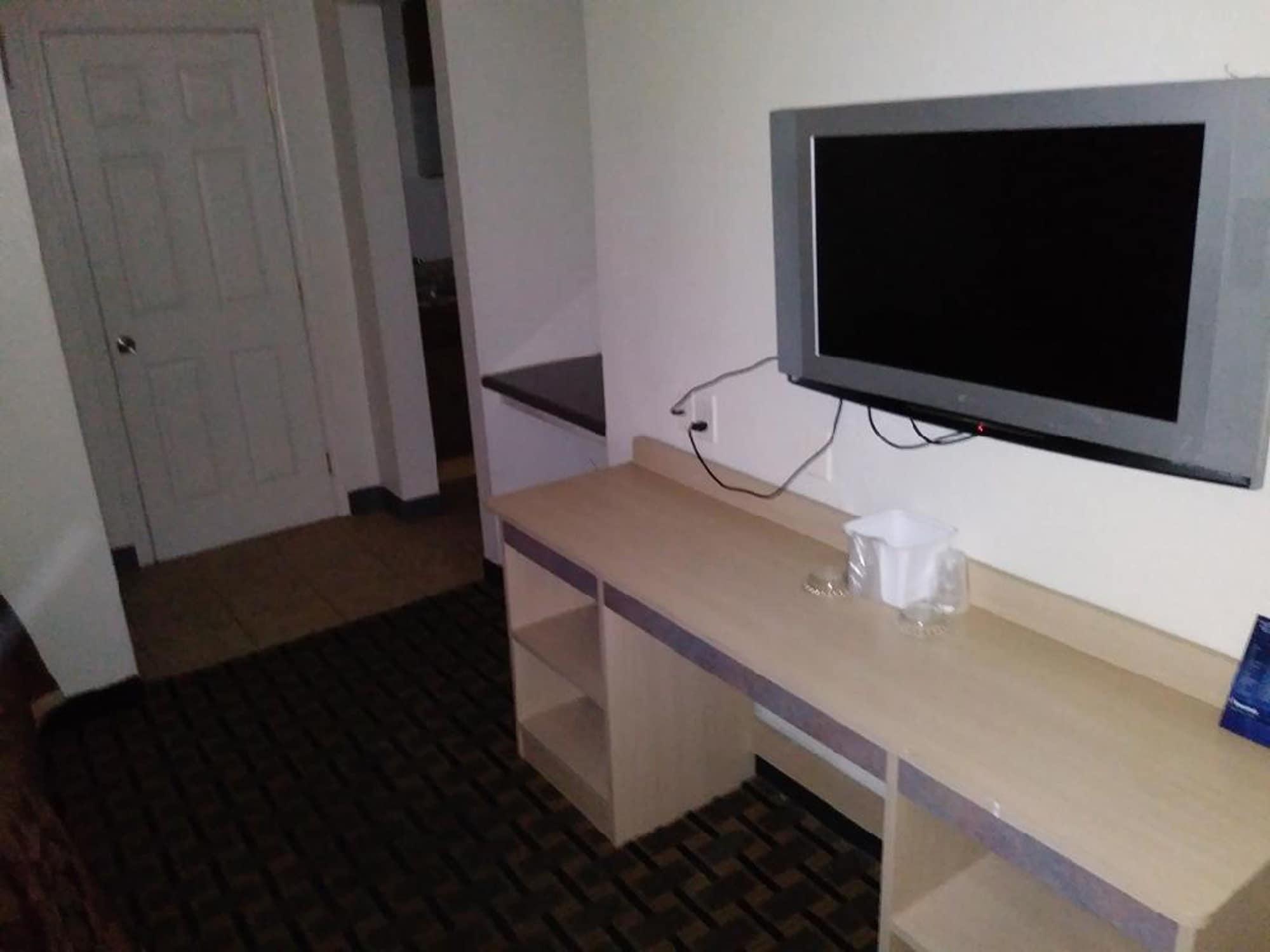 Motel Americas Value Inn- Airport/grand Street