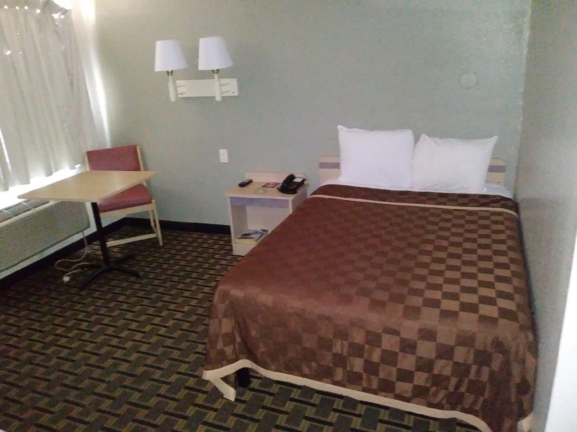 Americas Value Inn- Airport/grand Street