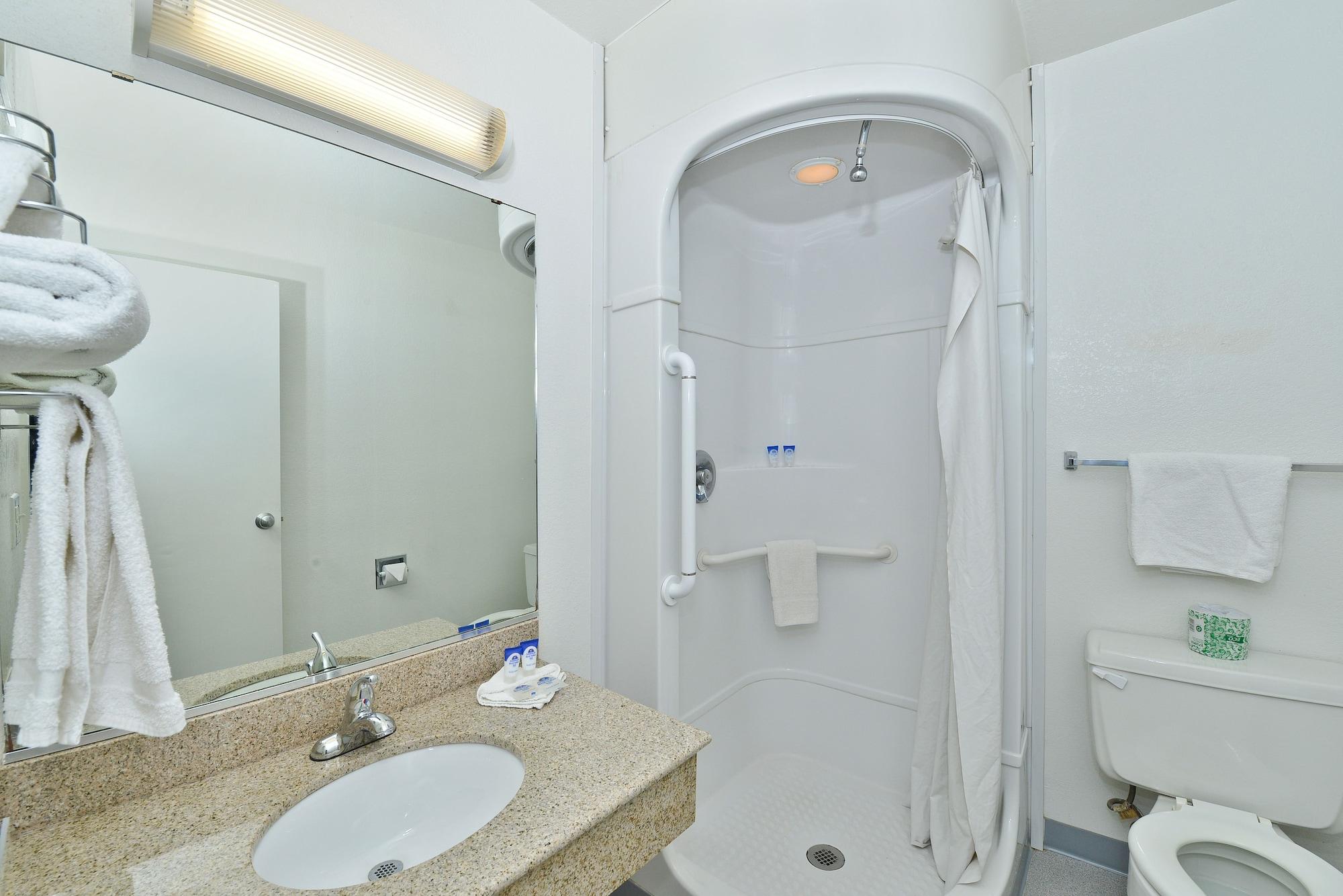 Americas Value Inn- Airport/grand Street