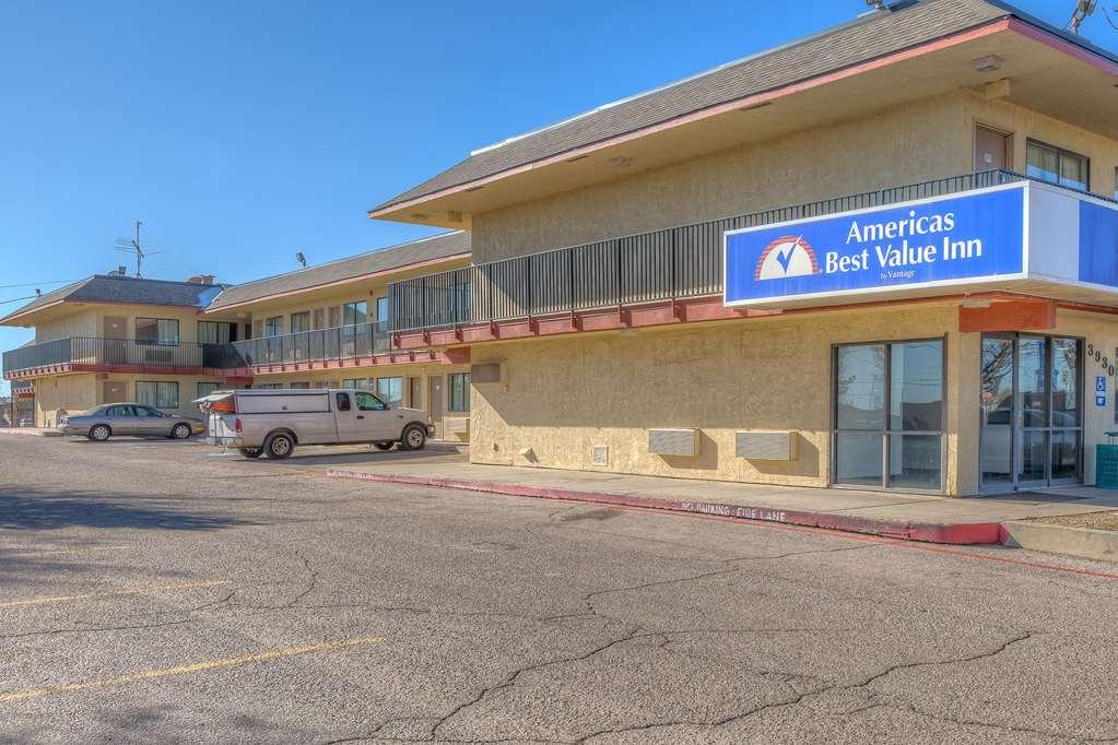 Americas Value Inn- Airport/grand Street Motel