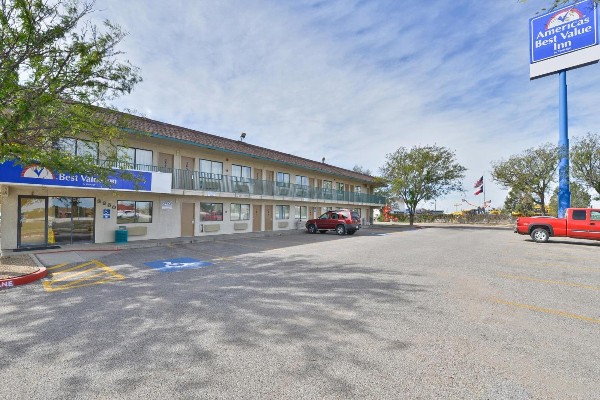 Americas Value Inn- Airport/grand Street Motel 2*