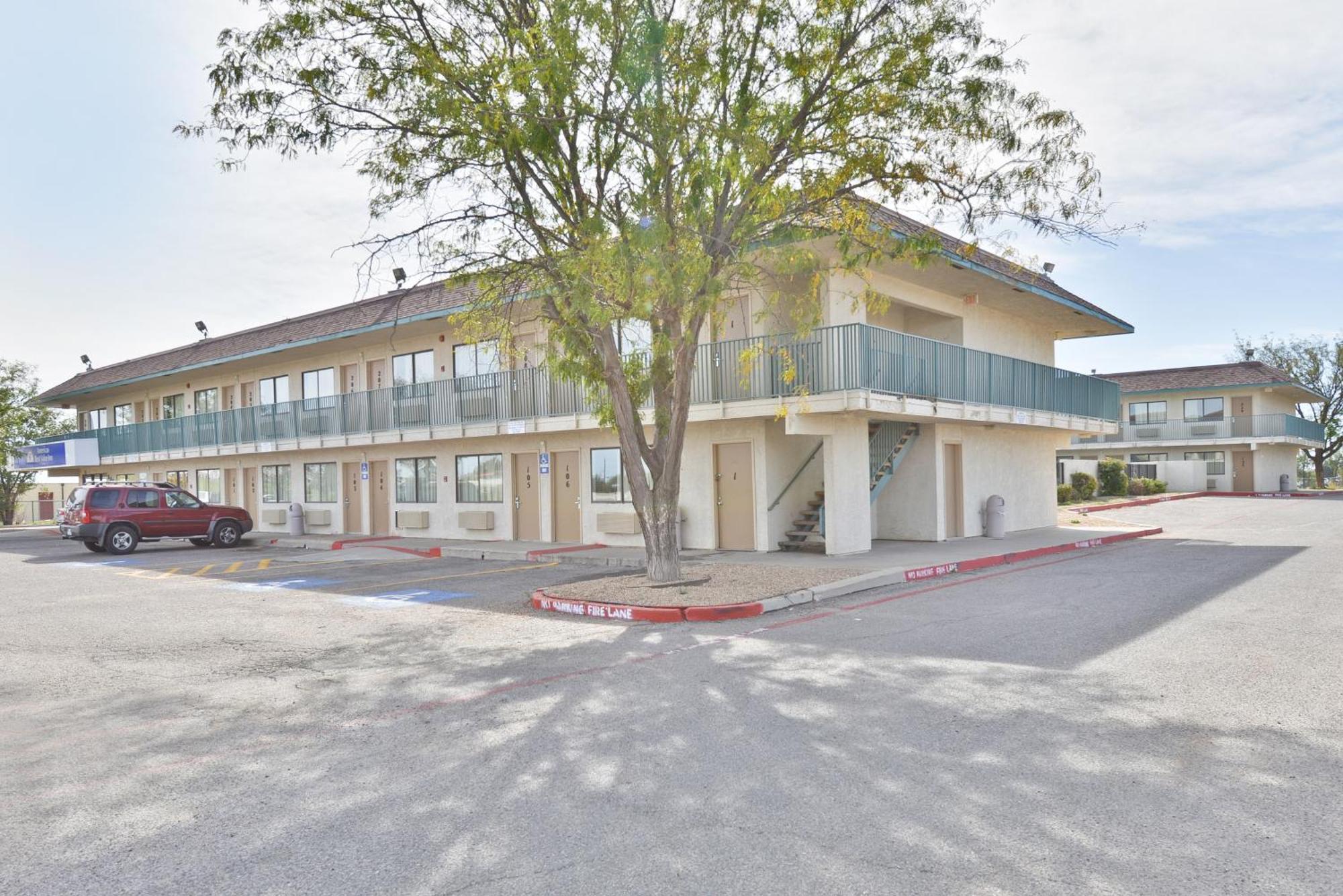 Americas Value Inn- Airport/grand Street Motel 2*