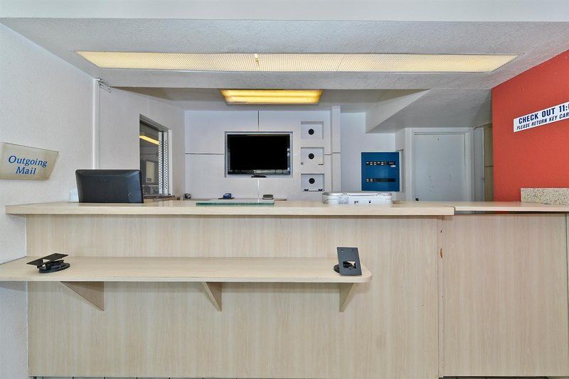 Motel Americas Value Inn- Airport/grand Street