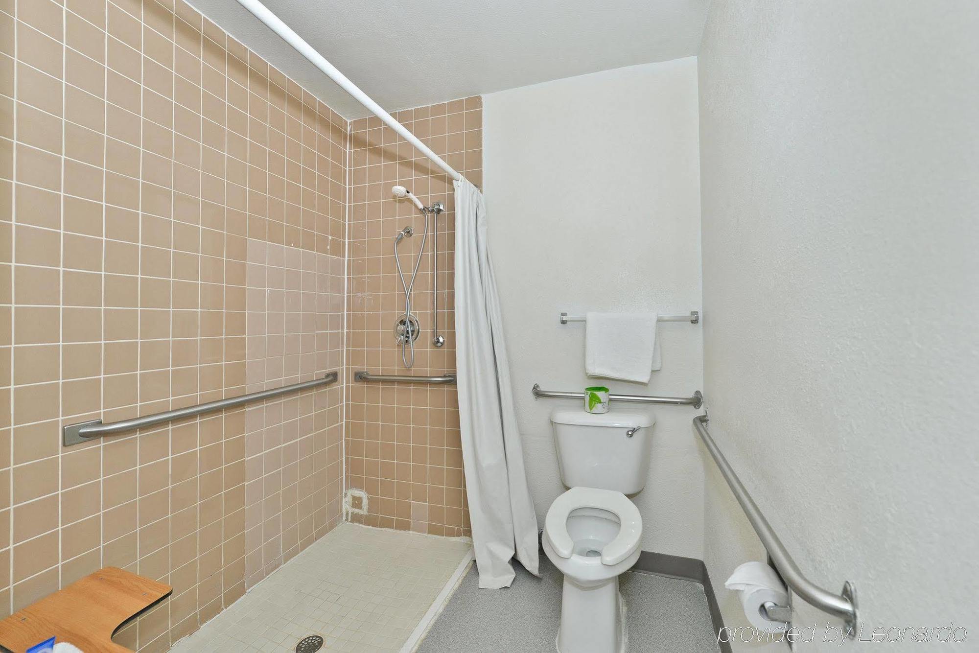 Motel Americas Value Inn- Airport/grand Street 2*