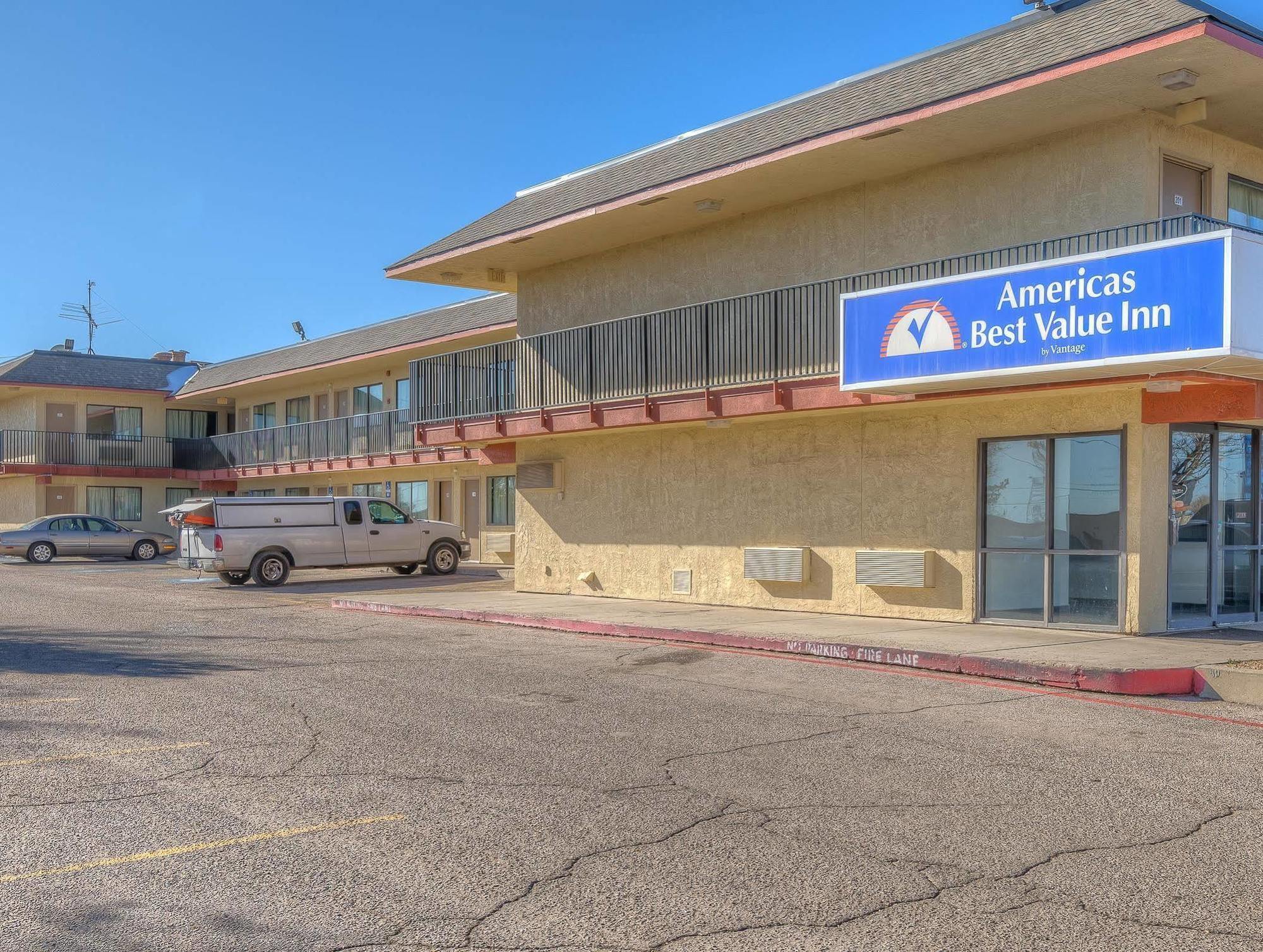 Motel Americas Value Inn- Airport/grand Street
