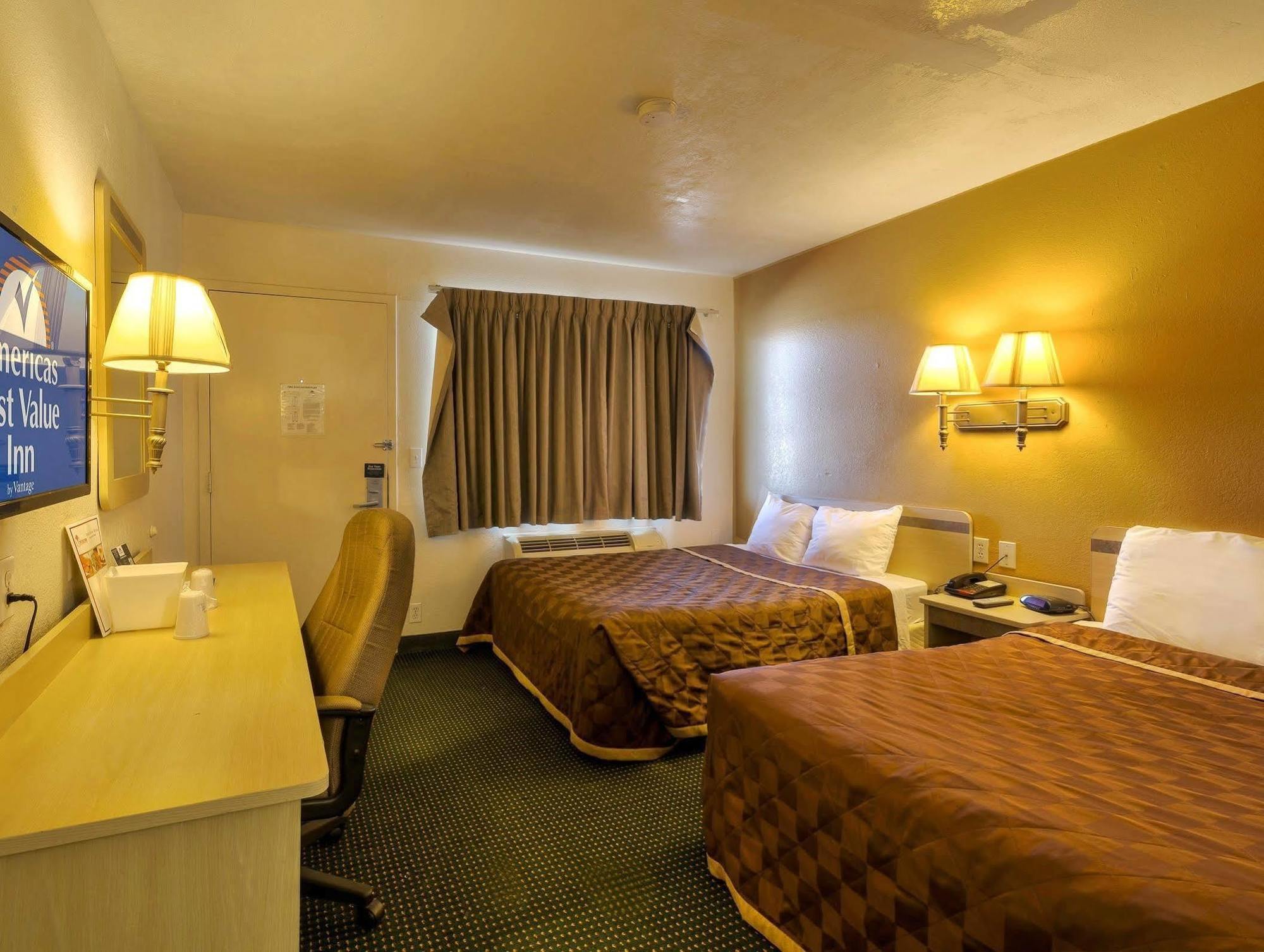 Motel Americas Value Inn- Airport/grand Street 2*