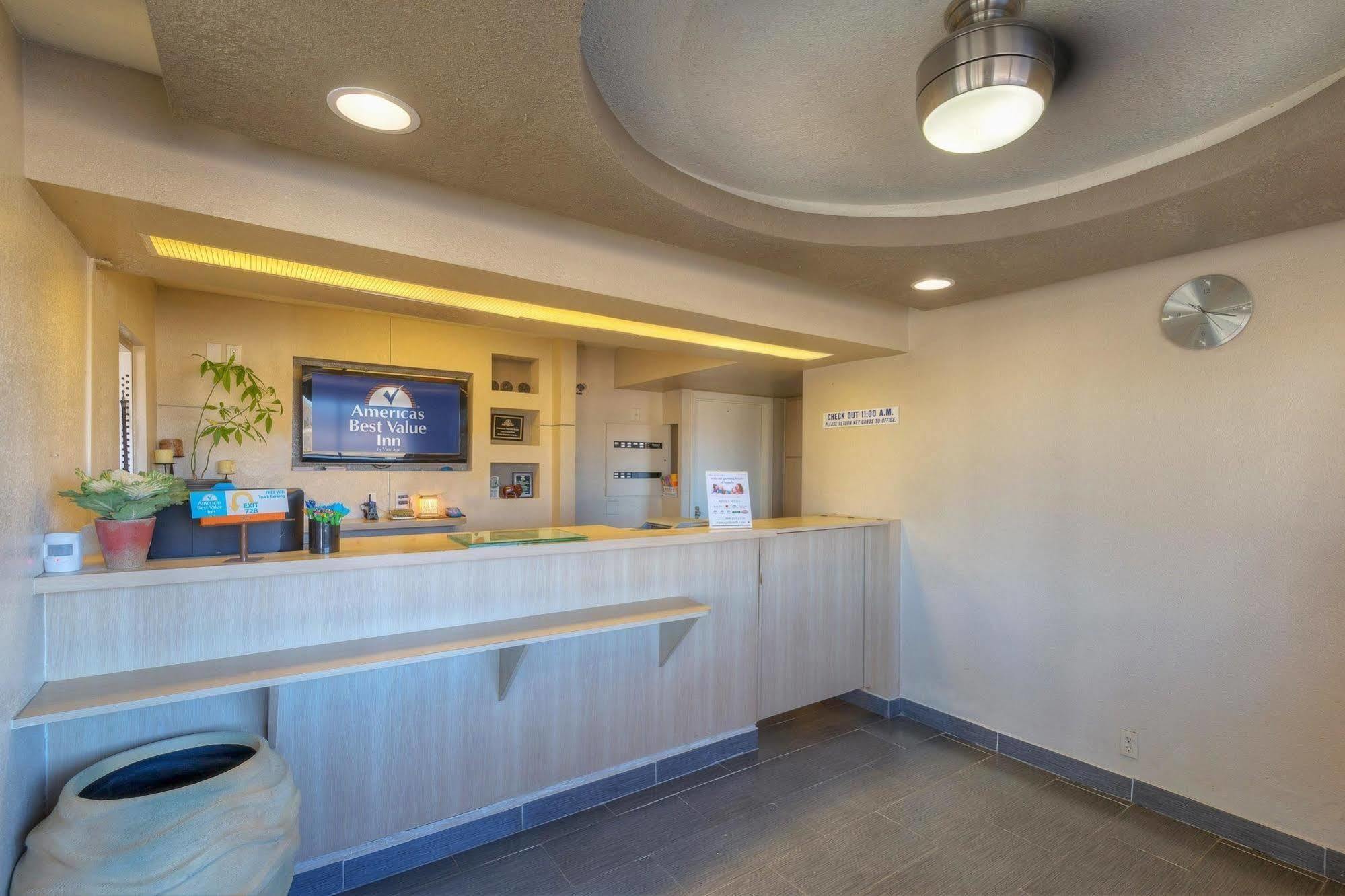 Motel Americas Value Inn- Airport/grand Street 2*