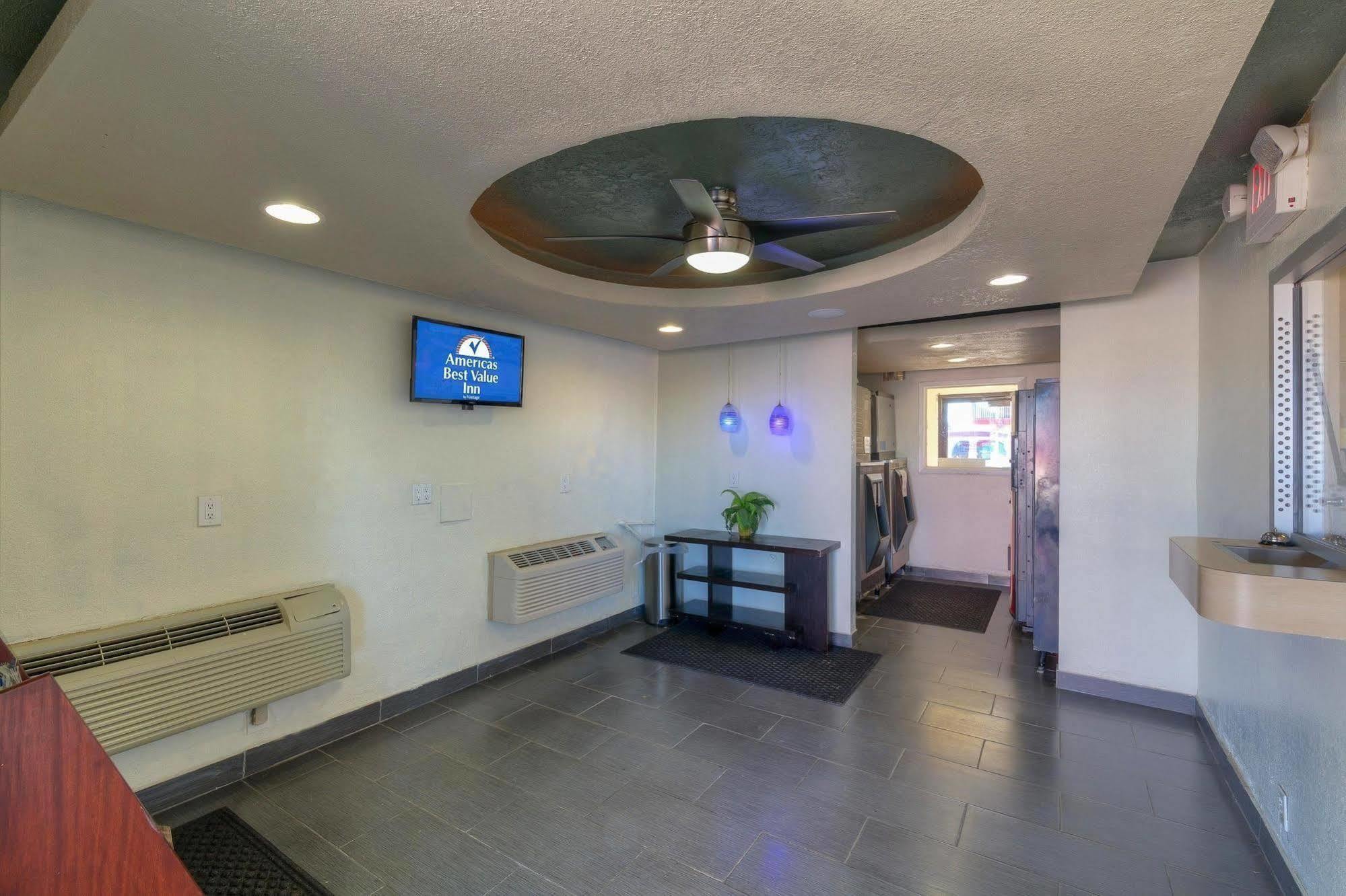 Motel Americas Value Inn- Airport/grand Street 2*