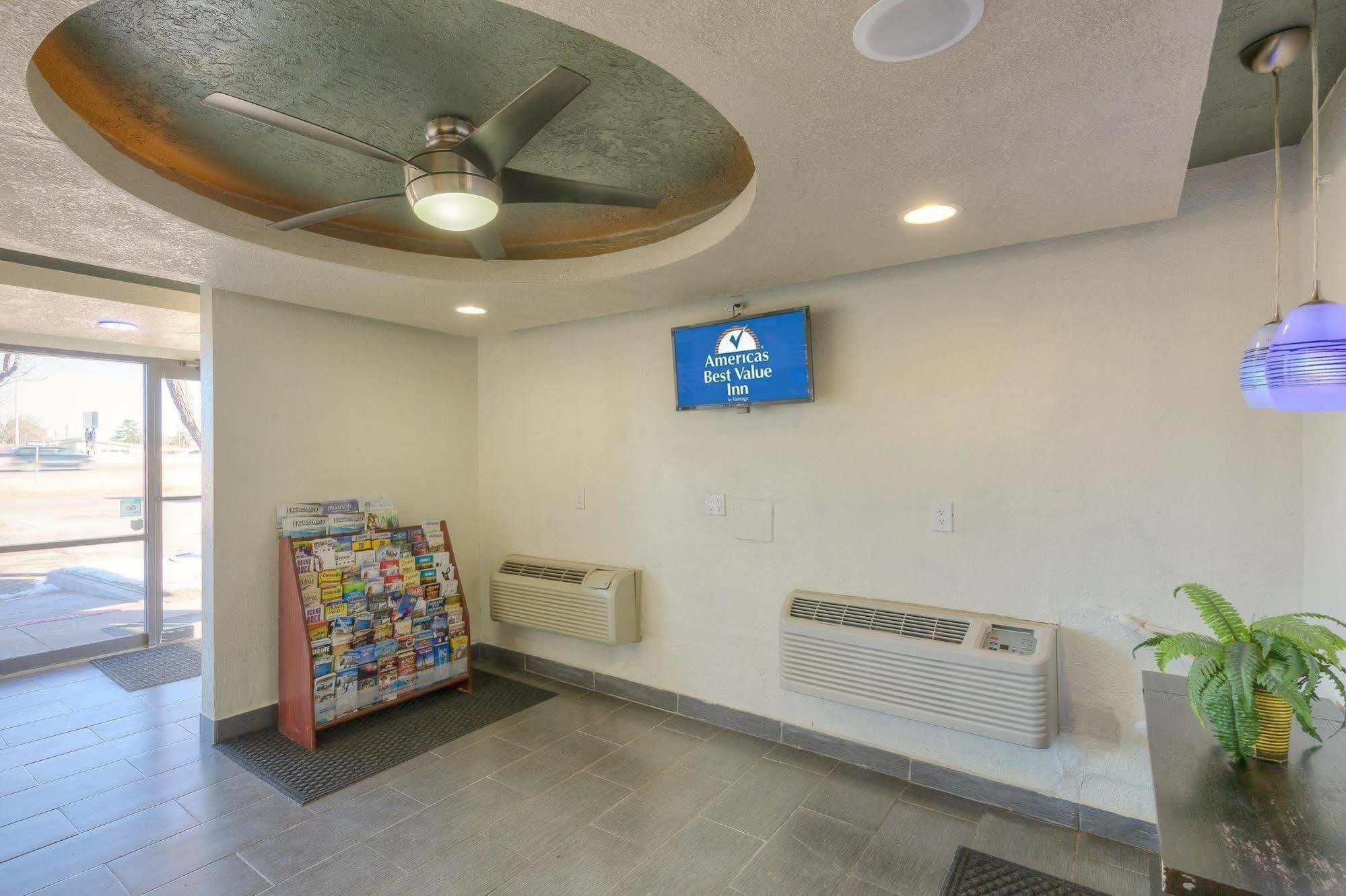 Motel Americas Value Inn- Airport/grand Street