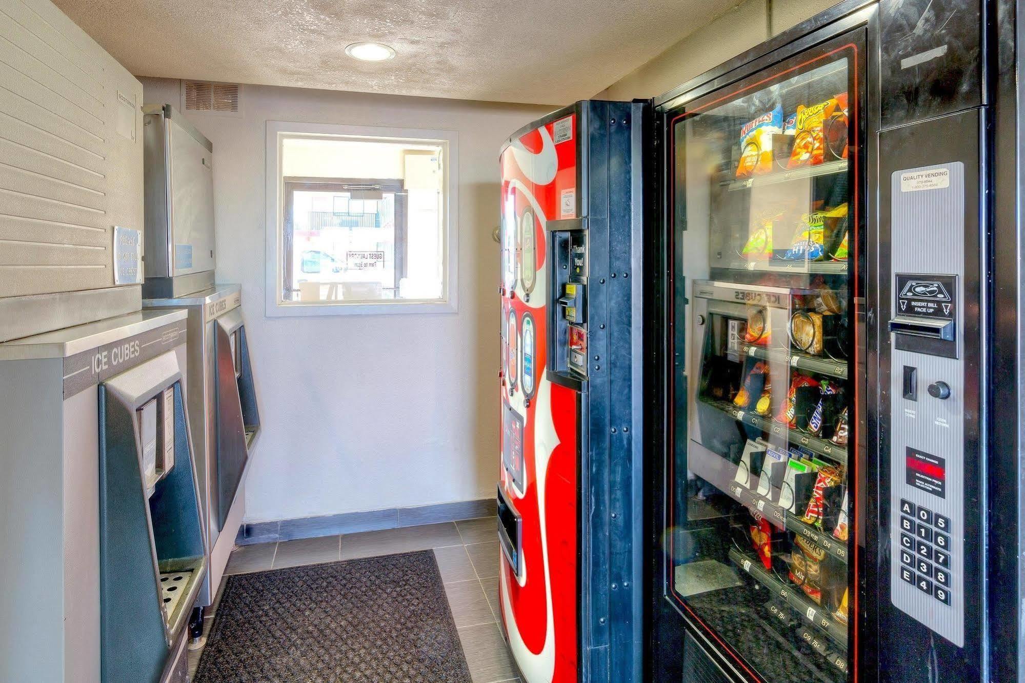 Americas Value Inn- Airport/grand Street Motel
